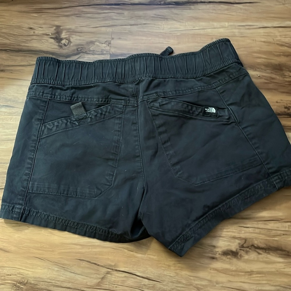 North Face shorts S
